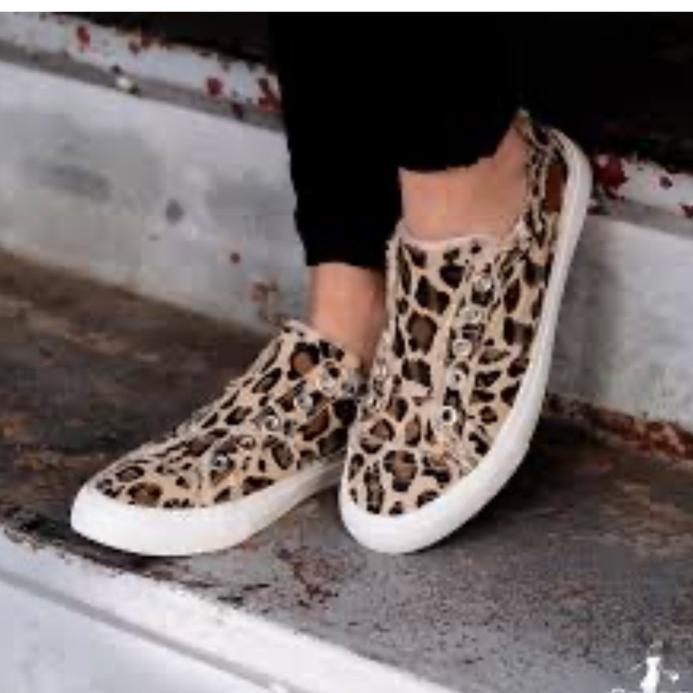Corkys Leopard Print Slip On Sneakers Distressed Frayed Canvas Low Top‎ Shoes 9